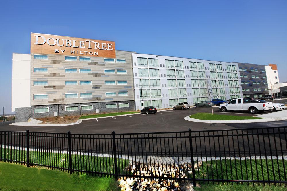 Doubletree By Hilton Omaha Southwest, Ne Hotel Bagian luar foto