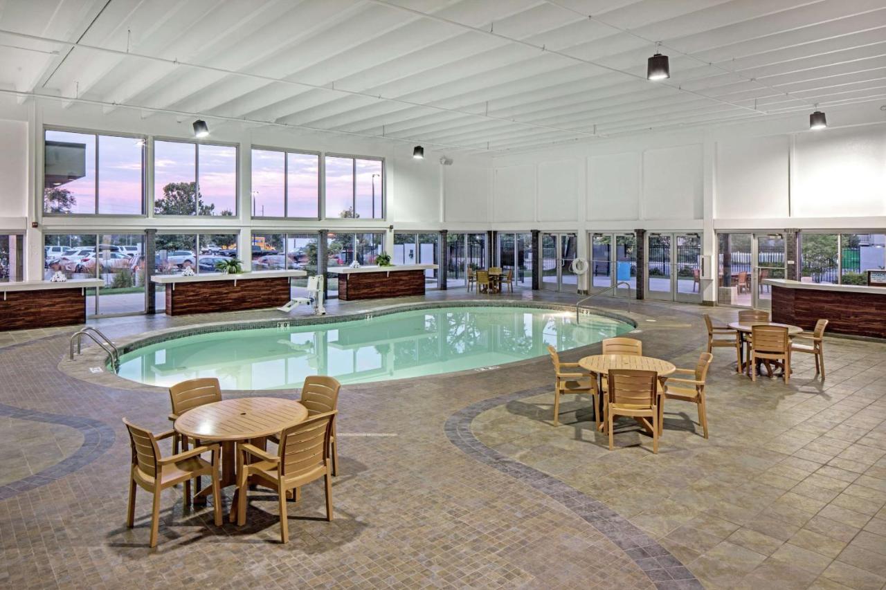 Doubletree By Hilton Omaha Southwest, Ne Hotel Bagian luar foto